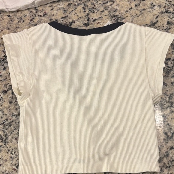 Ribbed V Neck Crop Top White and Black Size Medium - Picture 5 of 5